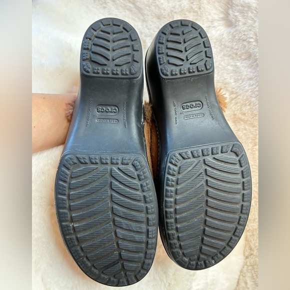 Crocs women’s rust tan cobbler leather suede Clog shoes with fur insoles Sz-9. L - Picture 14 of 16